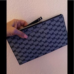 NEW MICHAEL KORS DENIM BLUE WRISTLET BAG❤️